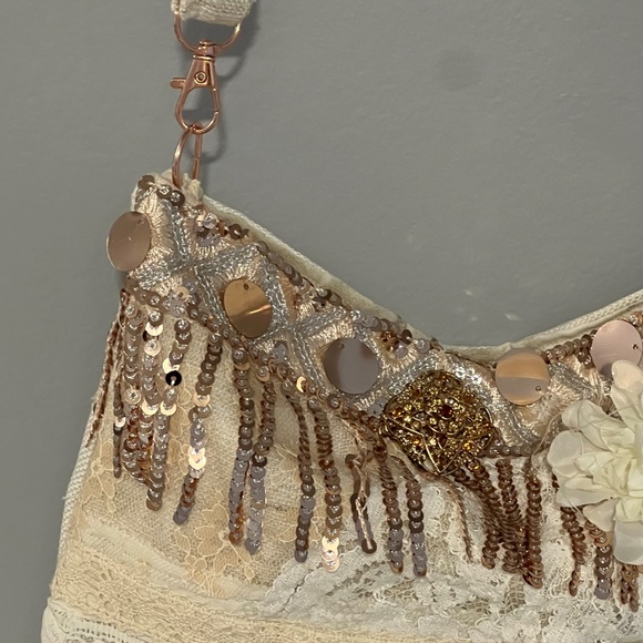 Handmade vintage lace bohemian shoulder bag - Picture 2 of 7